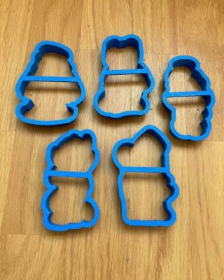 Do nabídky jsme zařadili slibovaná vykrajovátka Mikuláše, čerta a anděla, která snadno a efektně ozdobíte výtiskem od...